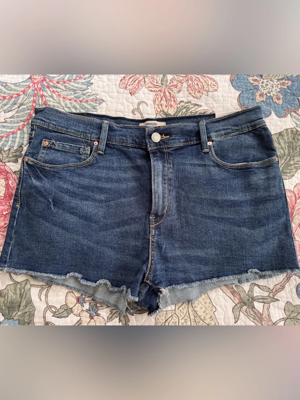 Levi’s Denizen Women's Dark Blue Denim Cutoff Shorts NWT
